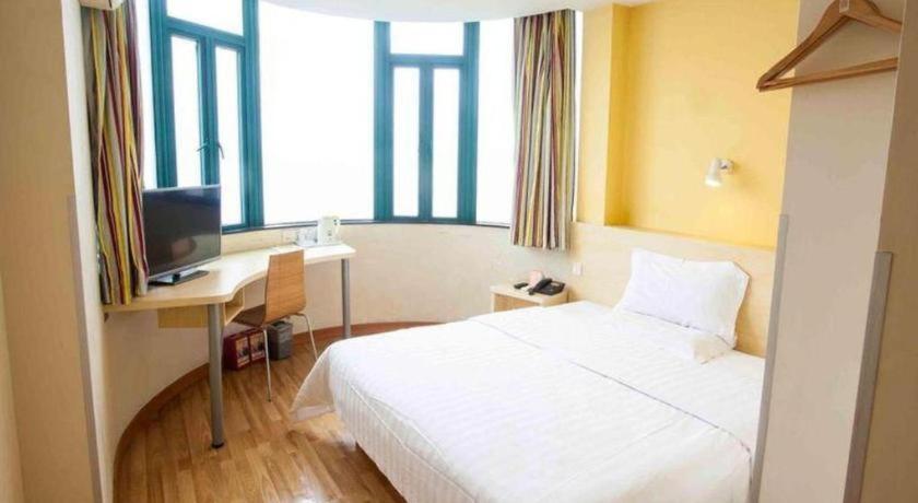 7 Days Inn Shanghai Minhang Dongchuan Road Jiaotong University מראה חיצוני תמונה